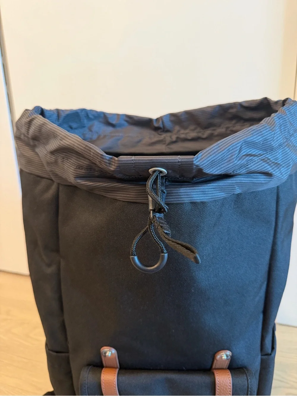 Herschel Supply Company side accents padded